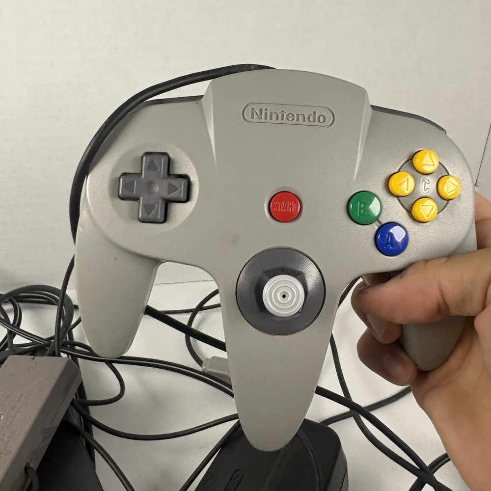 Nintendo 64 Gray Console NUS-001(USA) w/ OEM Controller - TESTED - - Picture 11 of 11